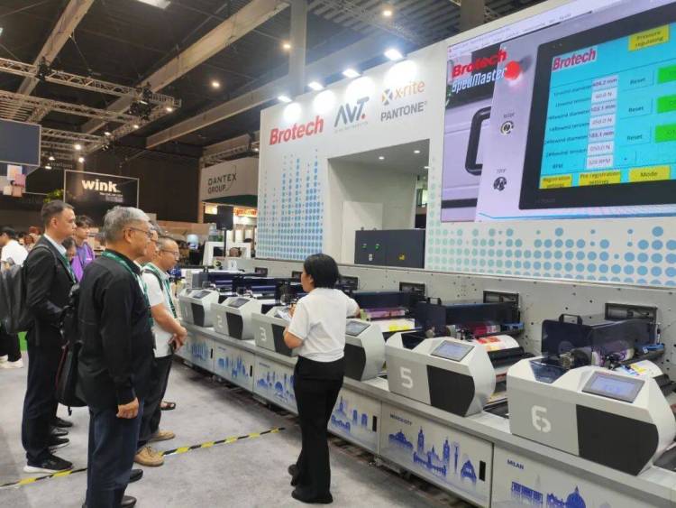 博泰亮相 2025 欧洲国际标签印刷展 —— 首日精彩回顾