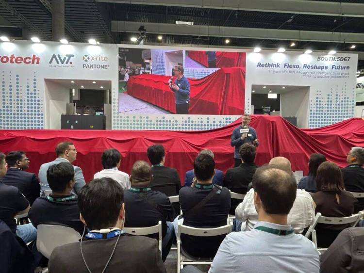 博泰亮相 2025 欧洲国际标签印刷展 —— 首日精彩回顾