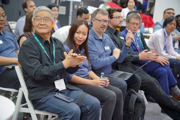 博泰亮相 2025 欧洲国际标签印刷展 —— 首日精彩回顾