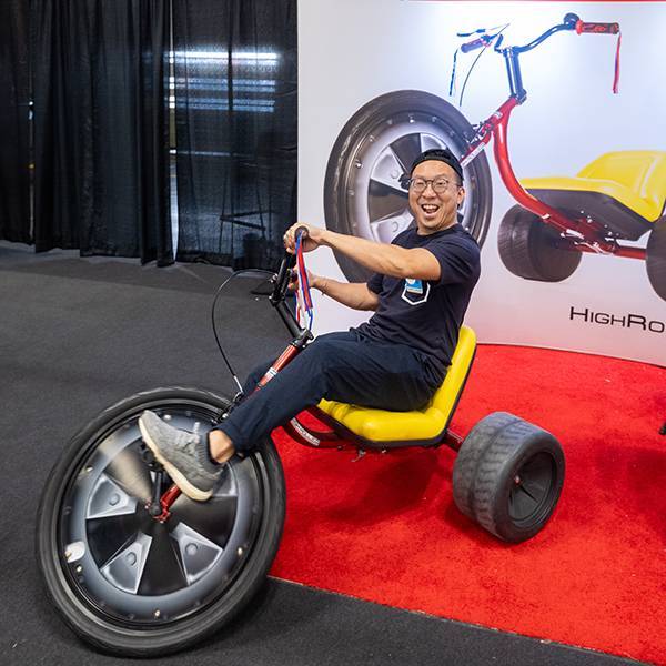 美国国际玩具展汇聚新秀与巨头展示最新玩乐产品