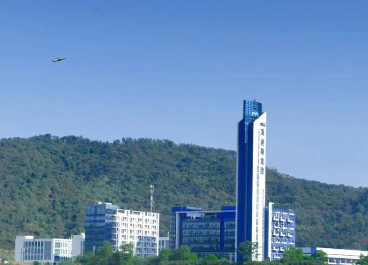 载誉前行！美迪斯电梯荣获2025年越南国际电梯展“产品先锋奖”