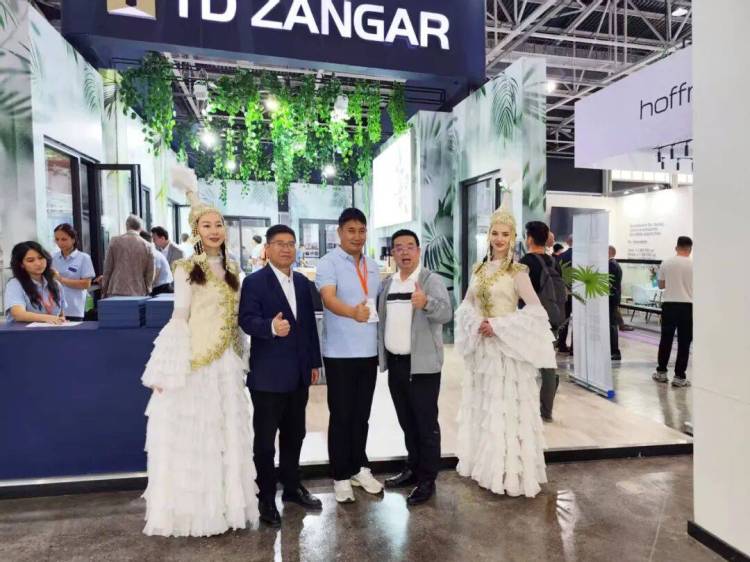 天东门窗闪耀2025年哈国建材展，以科技匠心共筑绿色未来！
