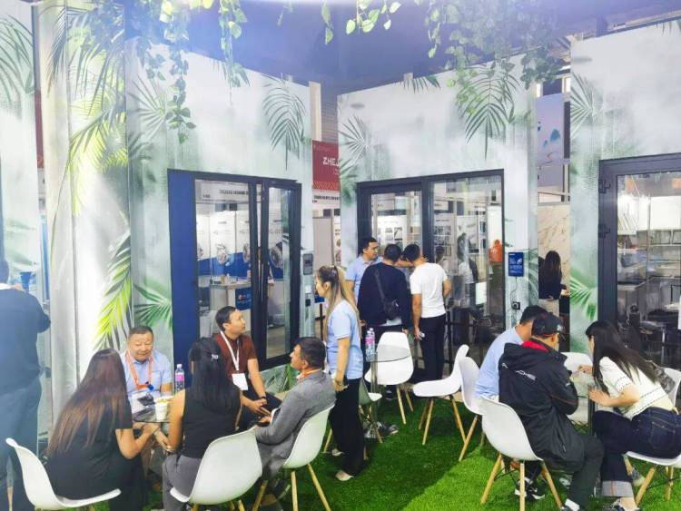 天东门窗闪耀2025年哈国建材展，以科技匠心共筑绿色未来！