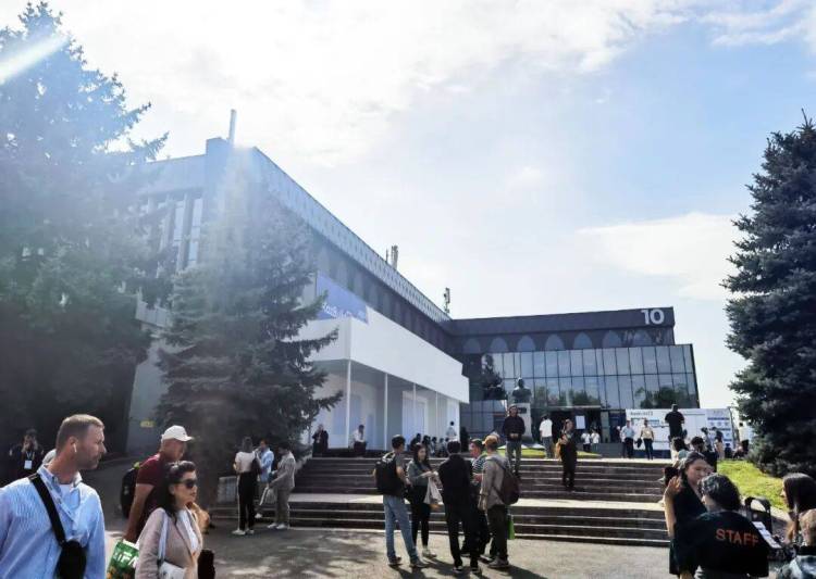 天东门窗闪耀2025年哈国建材展，以科技匠心共筑绿色未来！