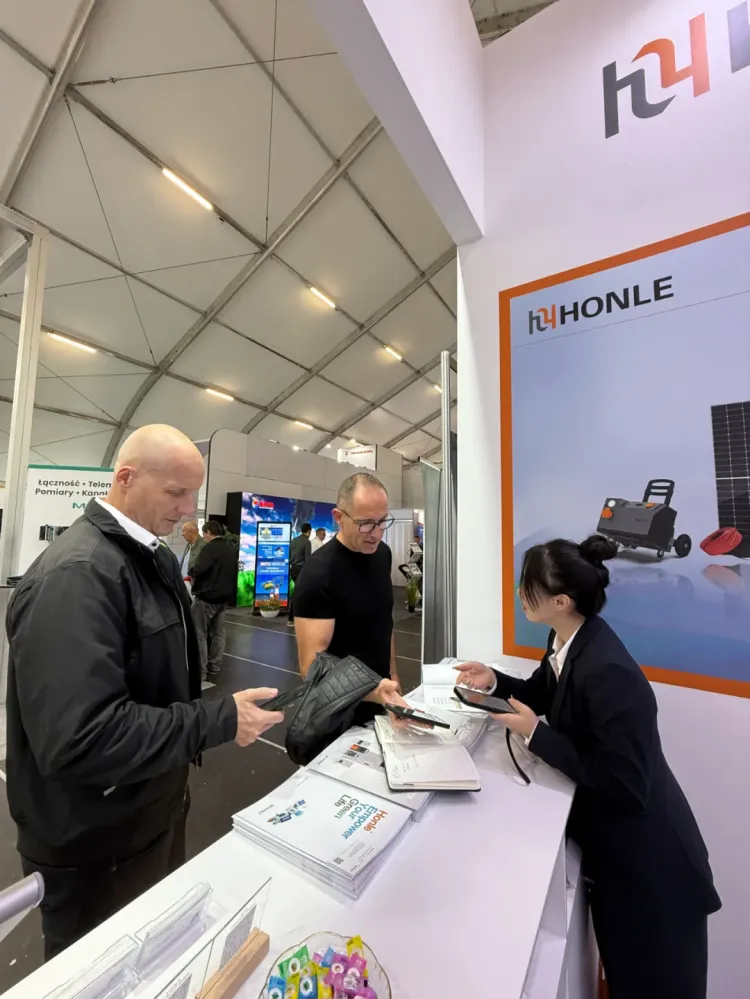 聚焦2025波兰：弘乐集团在国际电力能源展览会上的风采