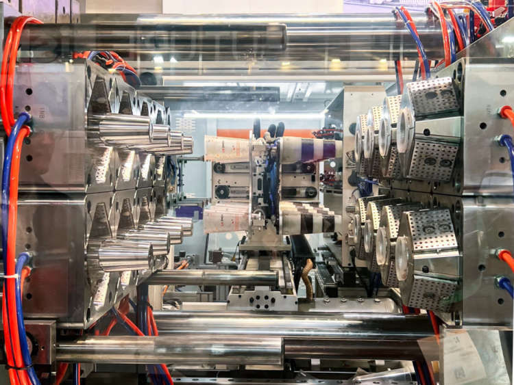 塑造薄壁包装未来 | 力劲塑机参展K 2025圆满收官