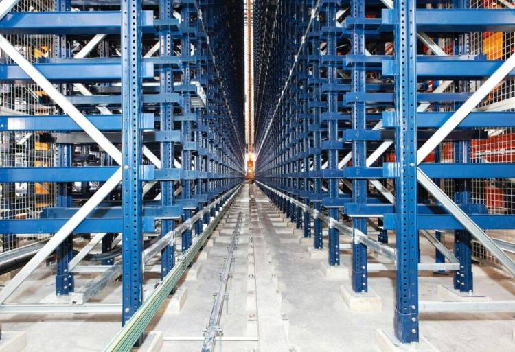 瑞士物流展：货架穿梭机与机器人共存之道