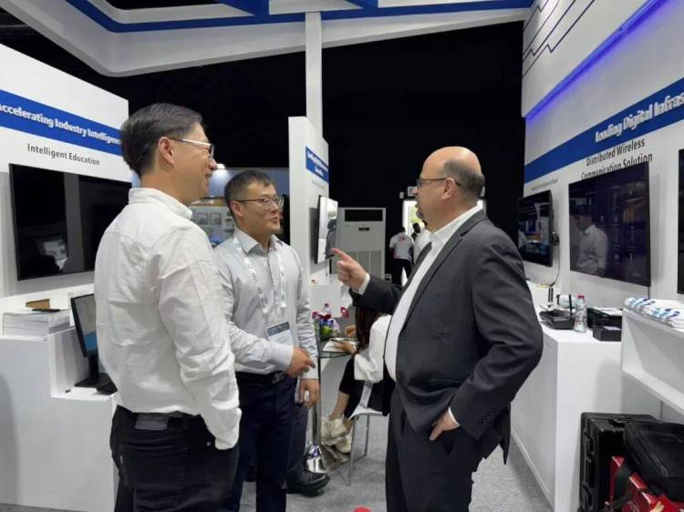 中国开源力量闪耀世界舞台：瀚高数据库携IvorySQL开源数据库社区亮相GITEX GLOBAL 2025