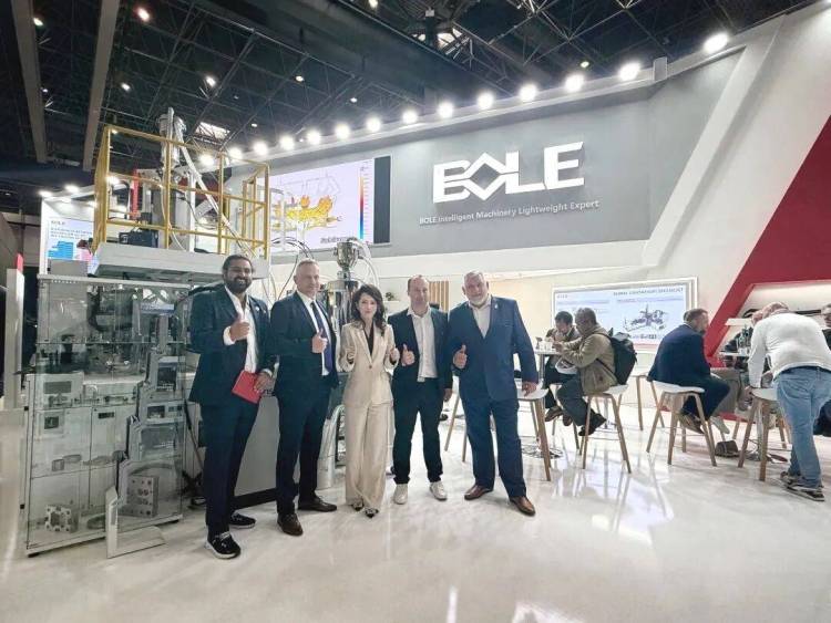 技术赋能全球制造！伯乐智能装备闪耀2025年德国 K 展，轻量化解决方案引国际瞩目