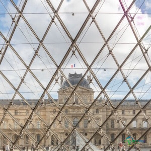 检察官对追回卢浮宫失窃珠宝