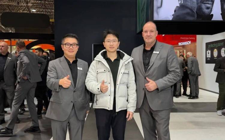 直击德国杜塞尔多夫劳保展A+A 2025｜uvex多款新品全球首发！