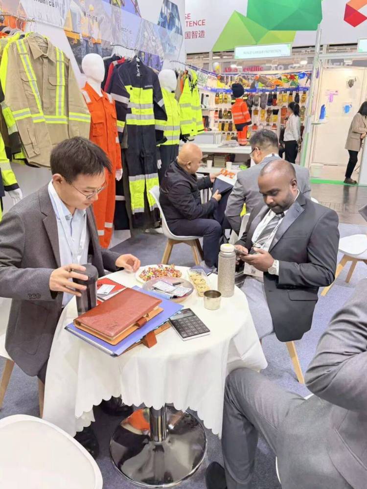 卓诚德国 A+A 2025劳保展｜体验与定制双驱，环保与防护并行！