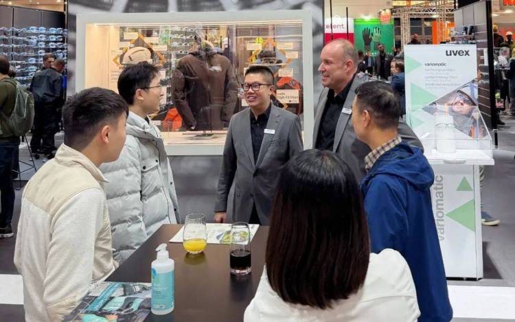 直击德国杜塞尔多夫劳保展A+A 2025｜uvex多款新品全球首发！