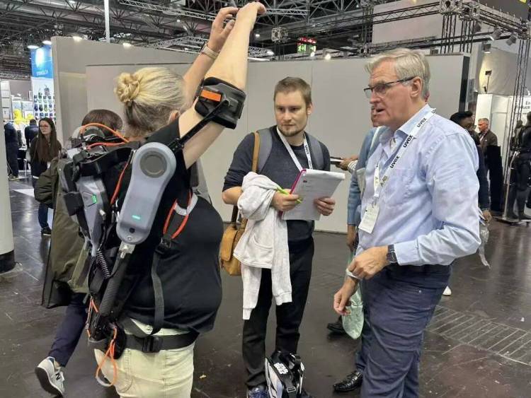 A+A 2025｜傲鲨亮相德国职业安全与健康展A+A 2025，破局职业健康困境