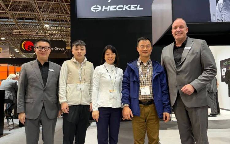 直击德国杜塞尔多夫劳保展A+A 2025｜uvex多款新品全球首发！