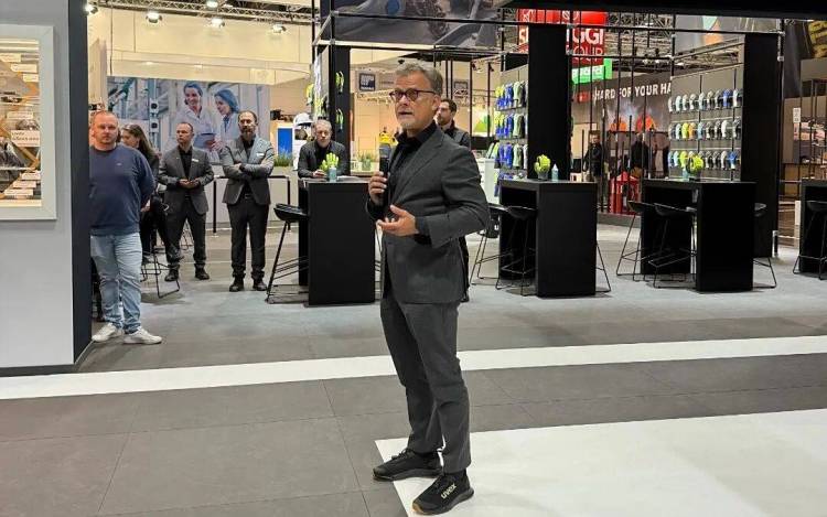 直击德国杜塞尔多夫劳保展A+A 2025｜uvex多款新品全球首发！