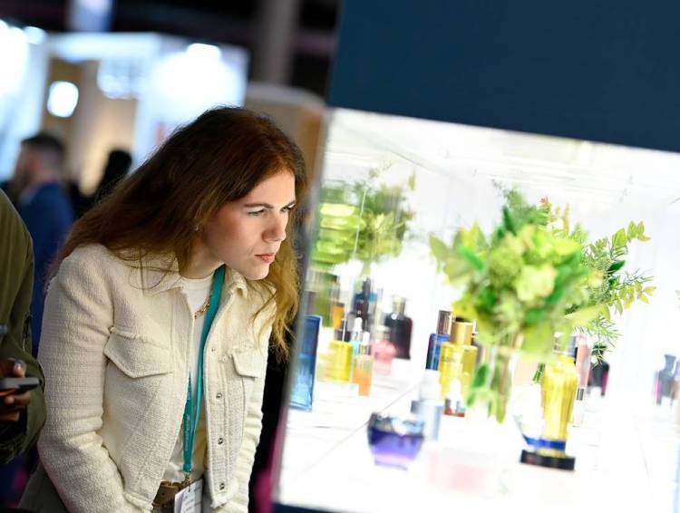 2025法国巴黎国际包装展 Haus Labs推出全新轮廓塑造产品，引领美妆创新