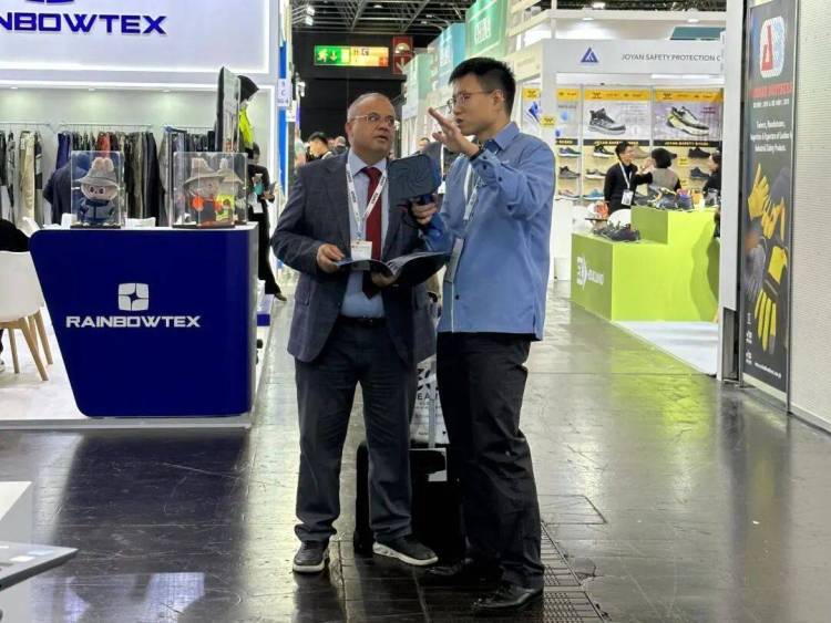 欧洲首秀！瑞氪维尔Raxwell亮相2025德国劳保展