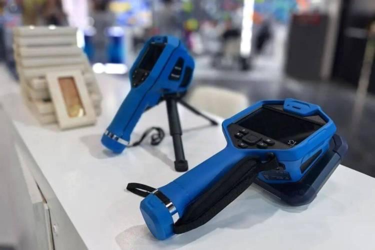 欧洲首秀！瑞氪维尔Raxwell亮相2025德国劳保展