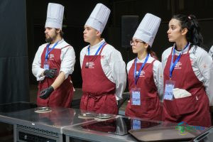 新秀厨师在美食节十周年庆典上展露锋芒