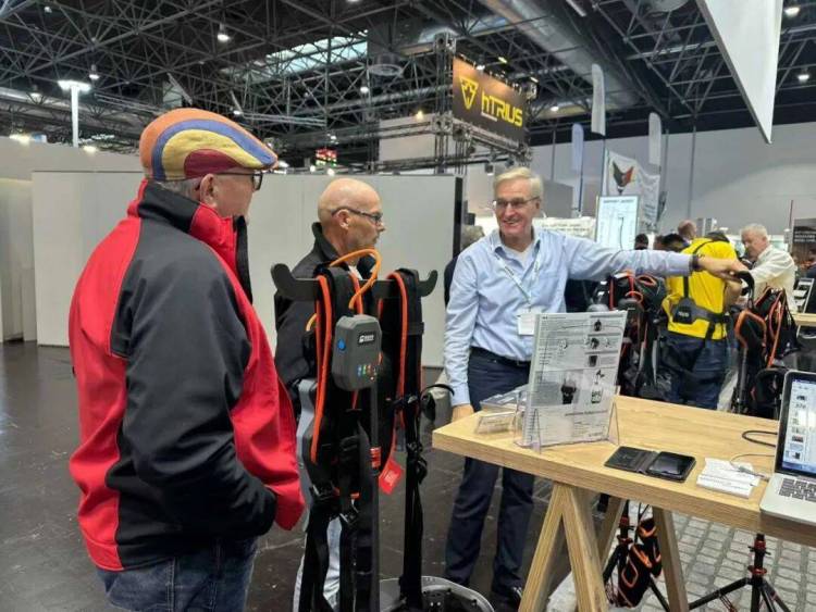 A+A 2025｜傲鲨亮相德国A+A 2025，外骨骼机器人破局职业健康困境