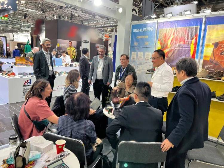 聚焦德国劳保展2025 A+A：百华鞋业携新品，开启防护新体验！