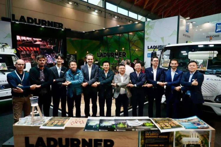 深耕海外 | 盈峰环境新能源环卫装备亮相2025年国际环保展，全球“圈粉” ！