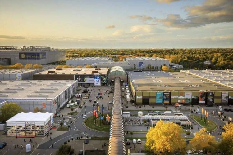 【拓市场】际华股份携产品矩阵亮相2025年A+A劳保展德国杜塞尔多夫展览中心