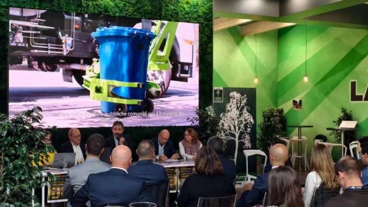 深耕海外 | 盈峰环境新能源环卫装备亮相2025年国际环保展，全球“圈粉” ！