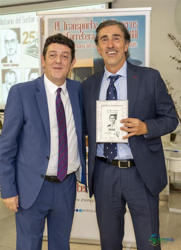 大卫·莫内奥领奖照片