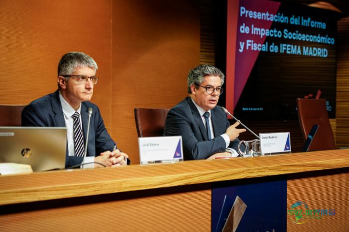 Jordi Esteve and Daniel Martínez during the presentation.
