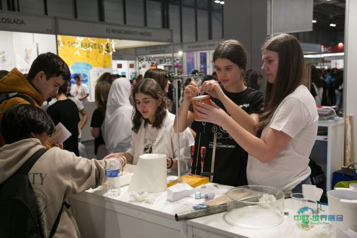 教育周展会现场图片