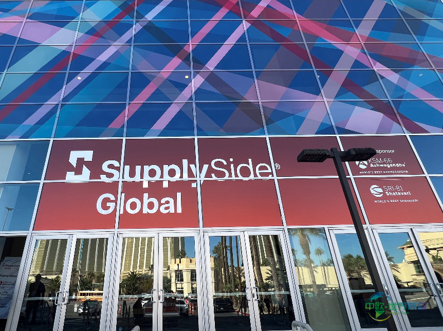 闪耀国际舞台！慕恩生物携明星AKK原料亮相美国创新原料展 SupplySide Global 2025