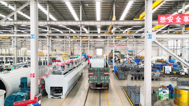 矿聚中东-鑫海矿装亮相2025阿联酋迪拜国际矿业展览会