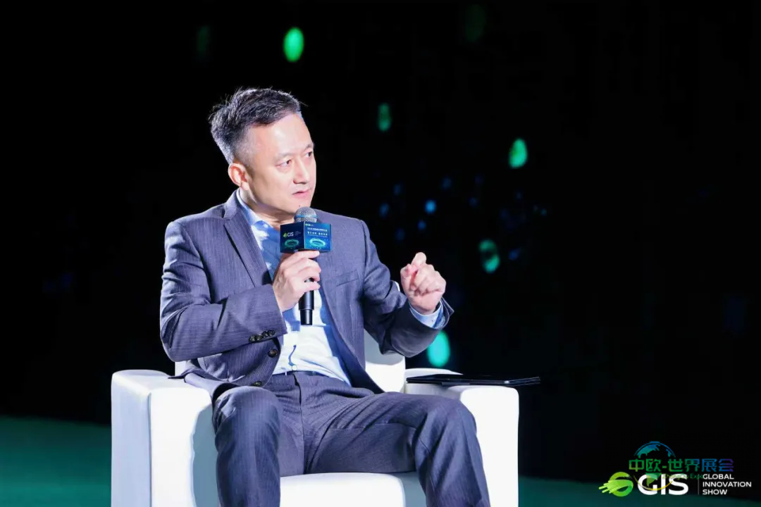 2025全球创新展香港启幕AI成本降至一美分