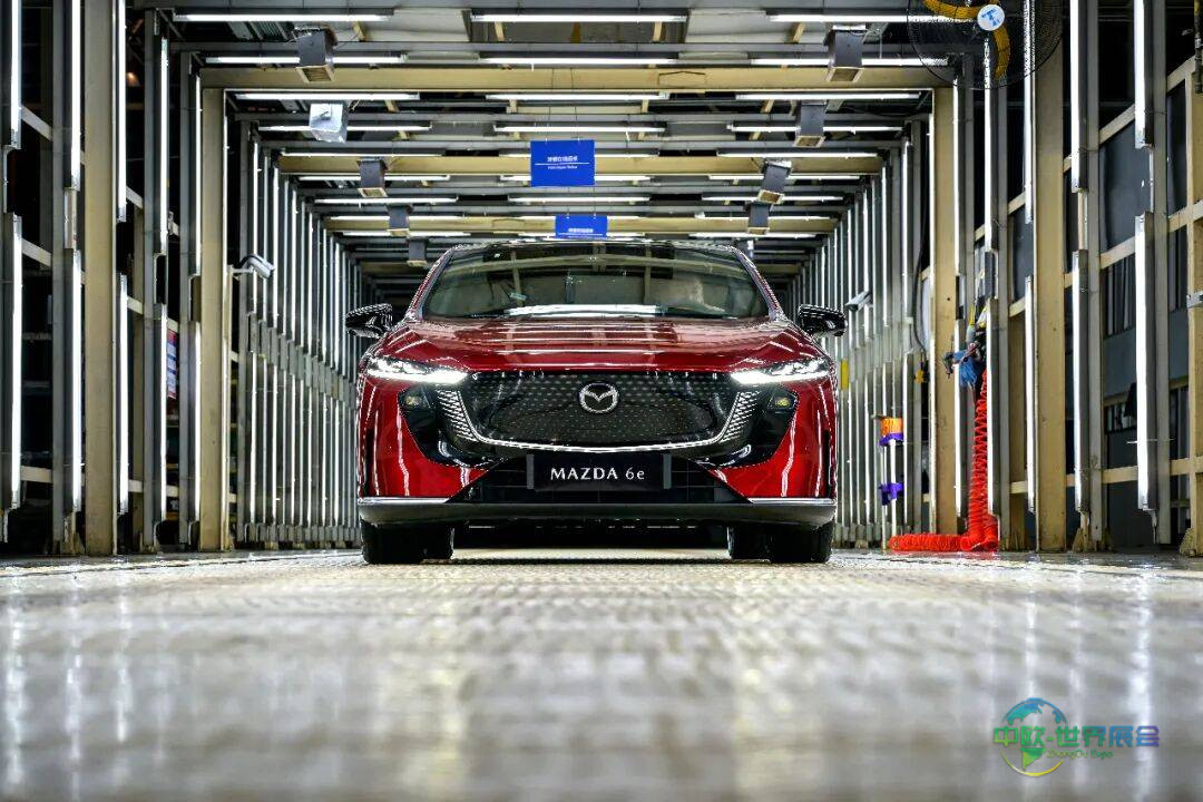 MAZDA 6e亮相2025泰国国际车展 长安马自达新能源全球化布局持续加速