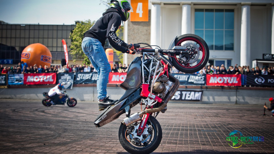 波兰特技大战表演