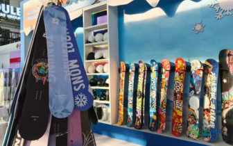 文创与科技双重驱动 本土滑雪装备在哈尔滨冰雪博览会大放异彩