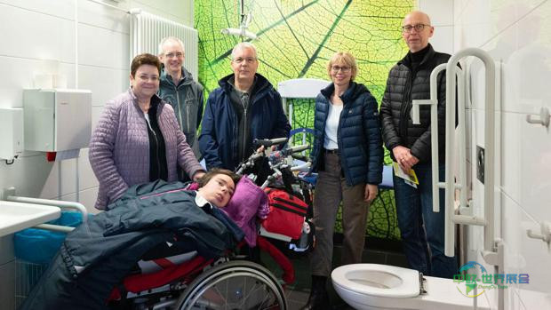 “通用厕所”正式启用