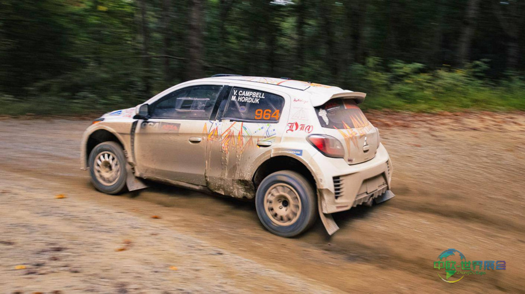 Vivian Campbell携赛车亮相印第安纳州国际赛车用品展览会