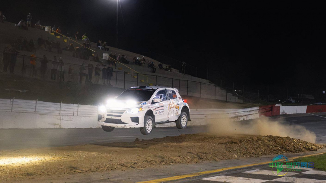 Vivian Campbell携赛车亮相印第安纳州国际赛车用品展览会