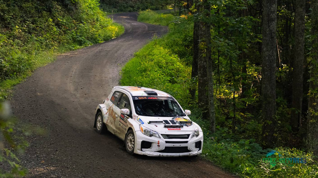 Vivian Campbell携赛车亮相印第安纳州国际赛车用品展览会