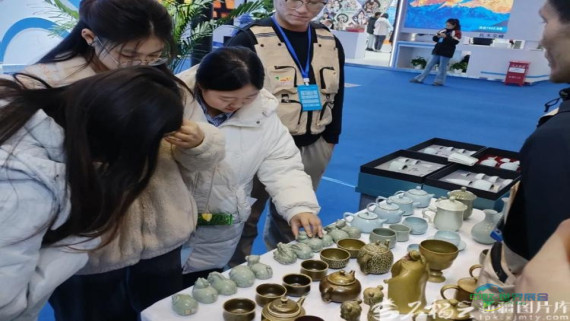 中原技艺融合巴里坤瓷土 “新疆新瓷”崭露头角