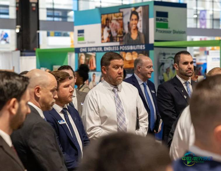 2025年美国芝加哥国际食品饮料设备与技术展览会：设备制造商展示意大利辣香肠生产线