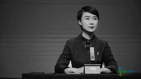 贺娇龙同志因意外事故逝世