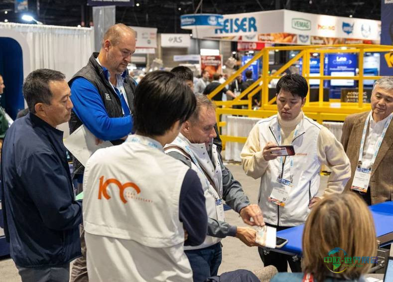 2025年美国芝加哥国际食品饮料设备与技术展览会：设备制造商展示意大利辣香肠生产线