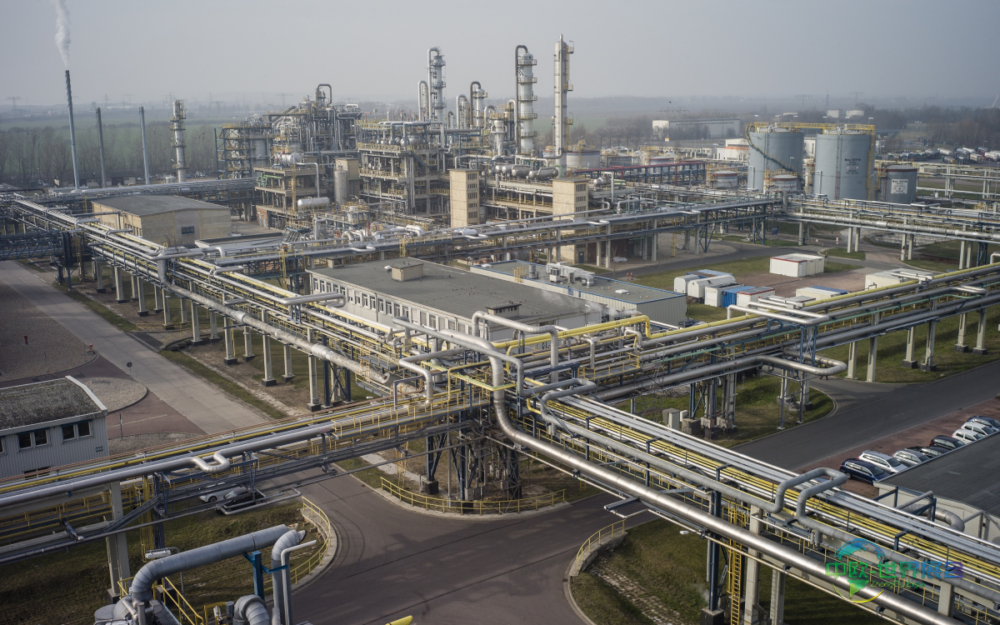 洛伊纳和普雷姆尼茨的化工厂陷入停滞