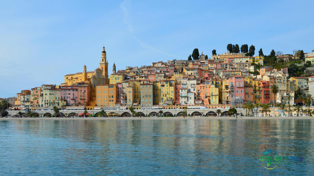 AQD-oceanwell-pexels-slimmars-700x394px