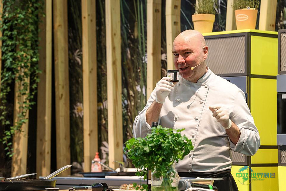 绿色周上的明星主厨埃伯哈德·布劳恩