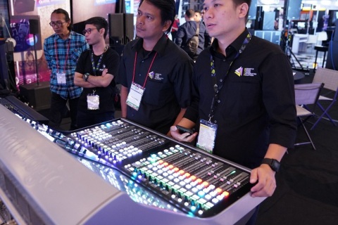 越南河内专业舞台灯光音响展览会展会现场图片